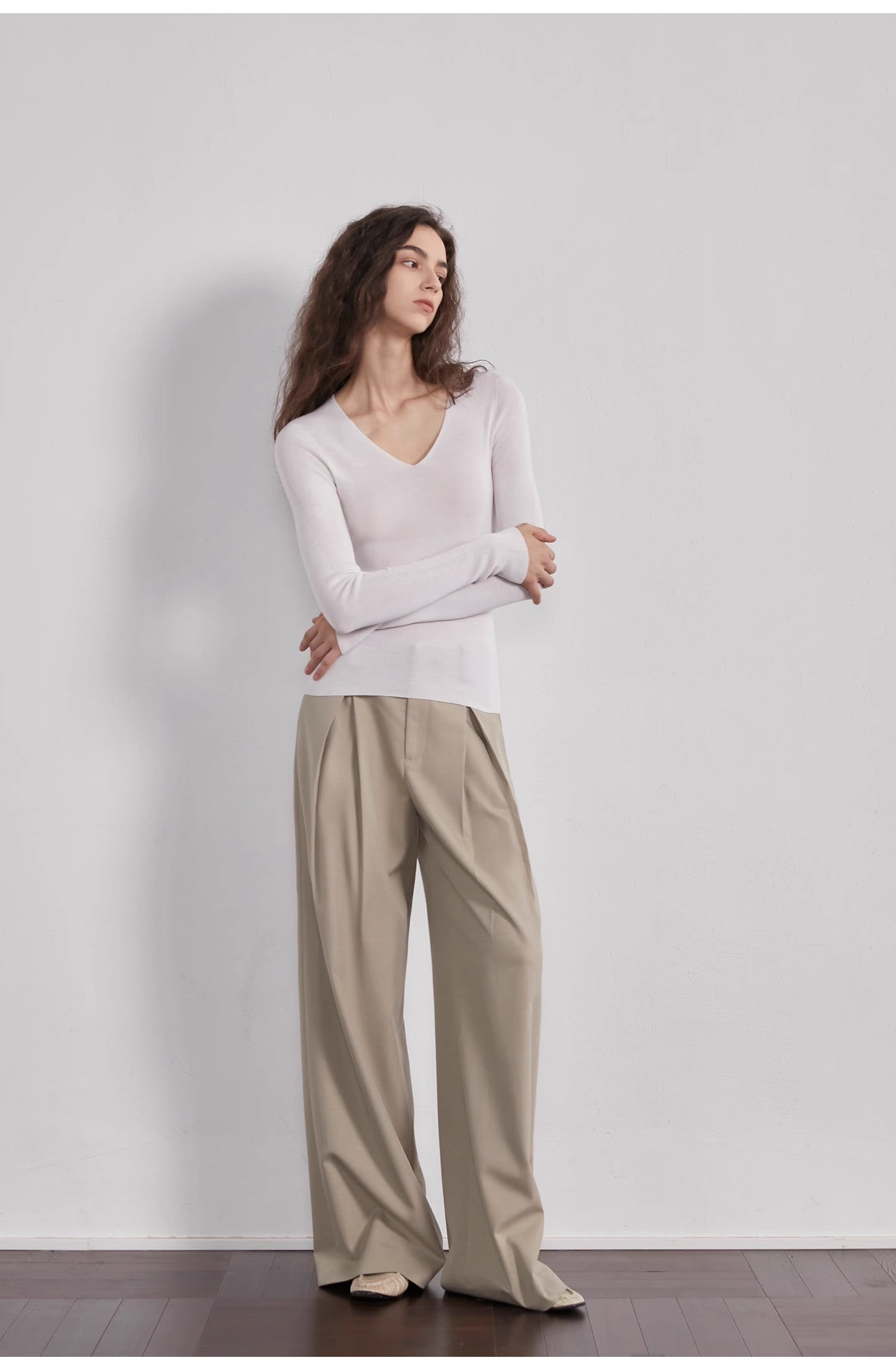 “Street Sketch”Fine-Spun Wool Fashion, Waistless Pleated Loose-Fitting