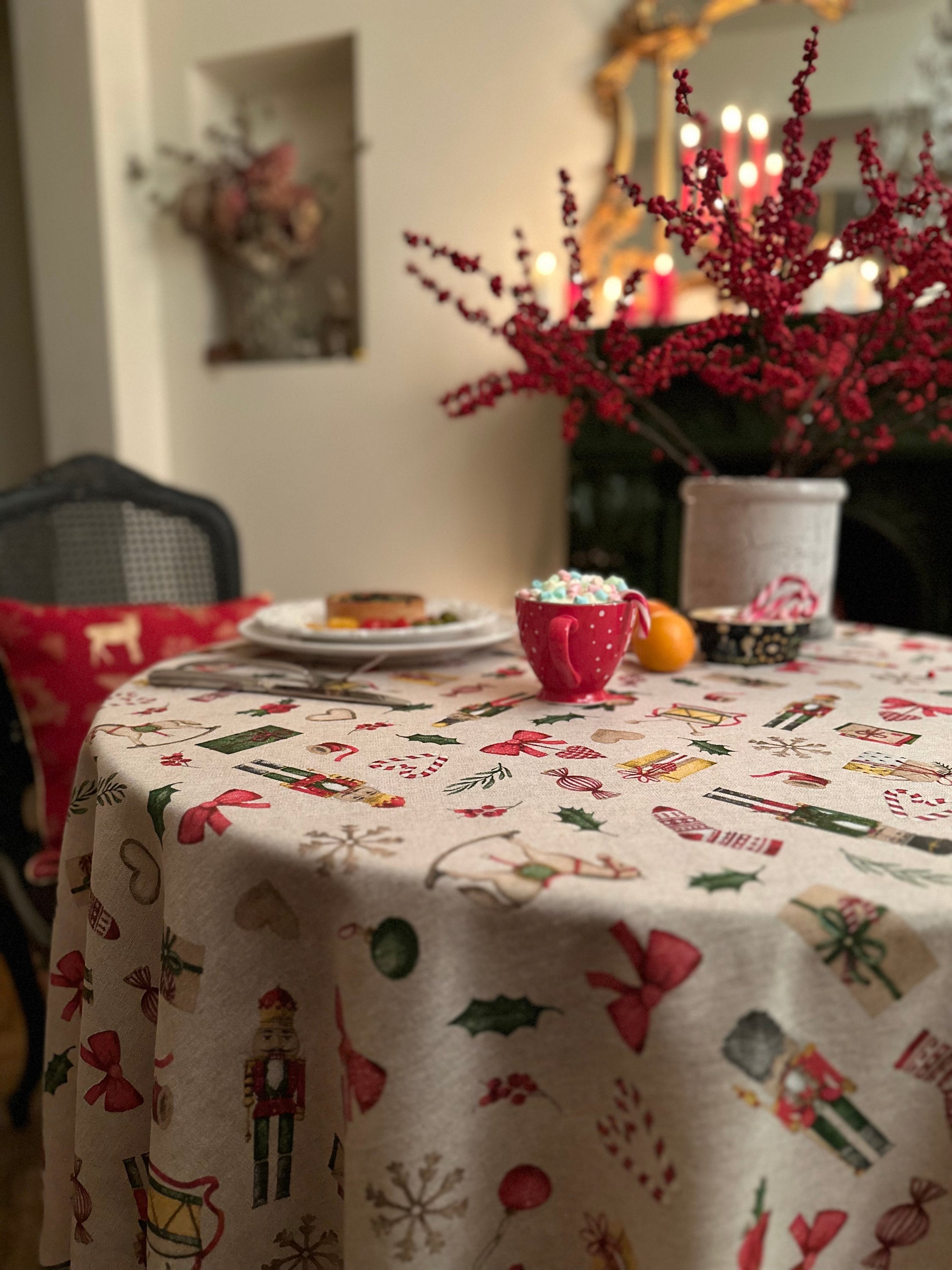 Christmas motive Round Tablecloth, Cottom-Poly mix | Christmas Story