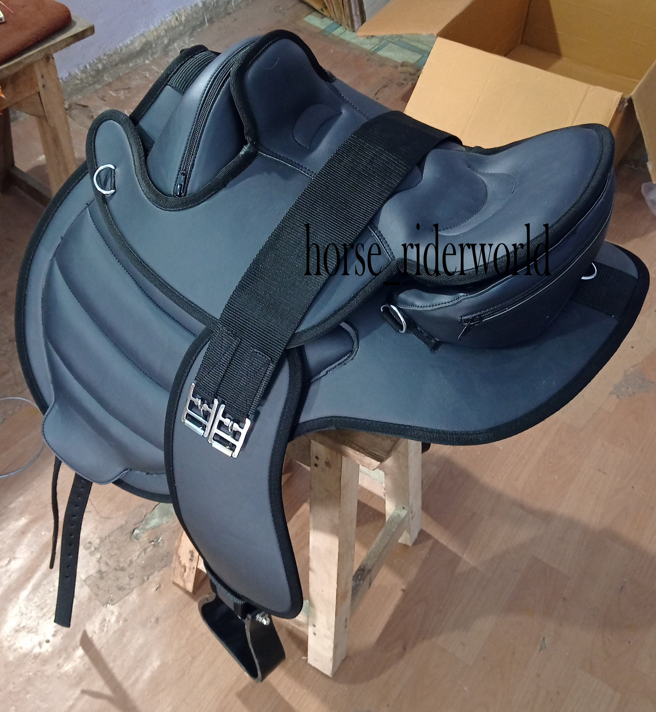 New Synthetic Bareback Treeless Horse Saddle Size 15" to 18" Girth
