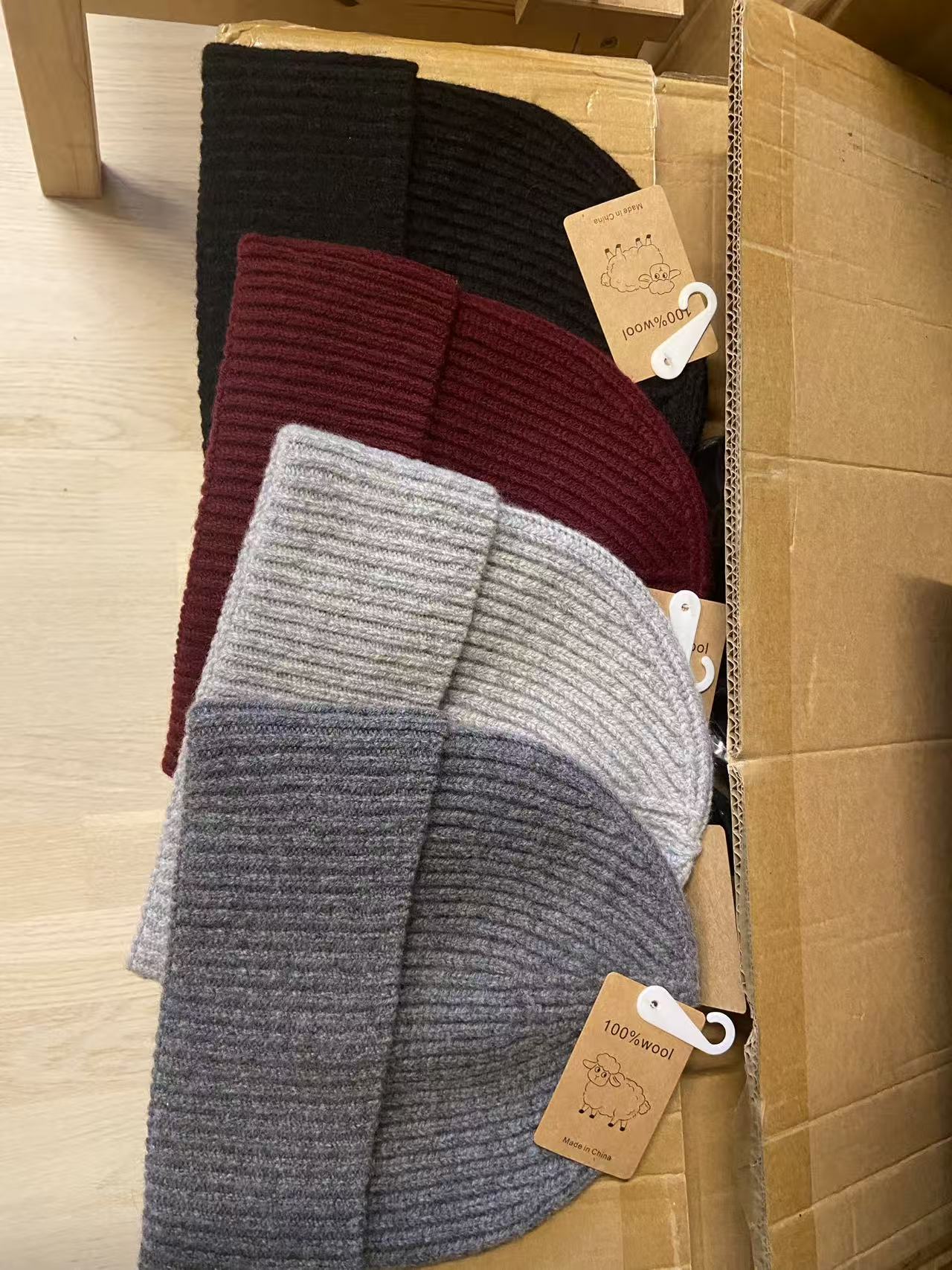 Unisex 100% wool hat