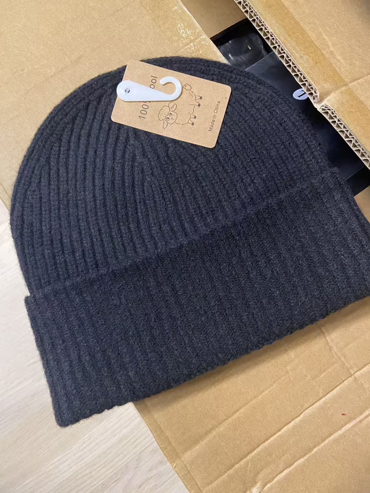 Unisex 100% wool hat