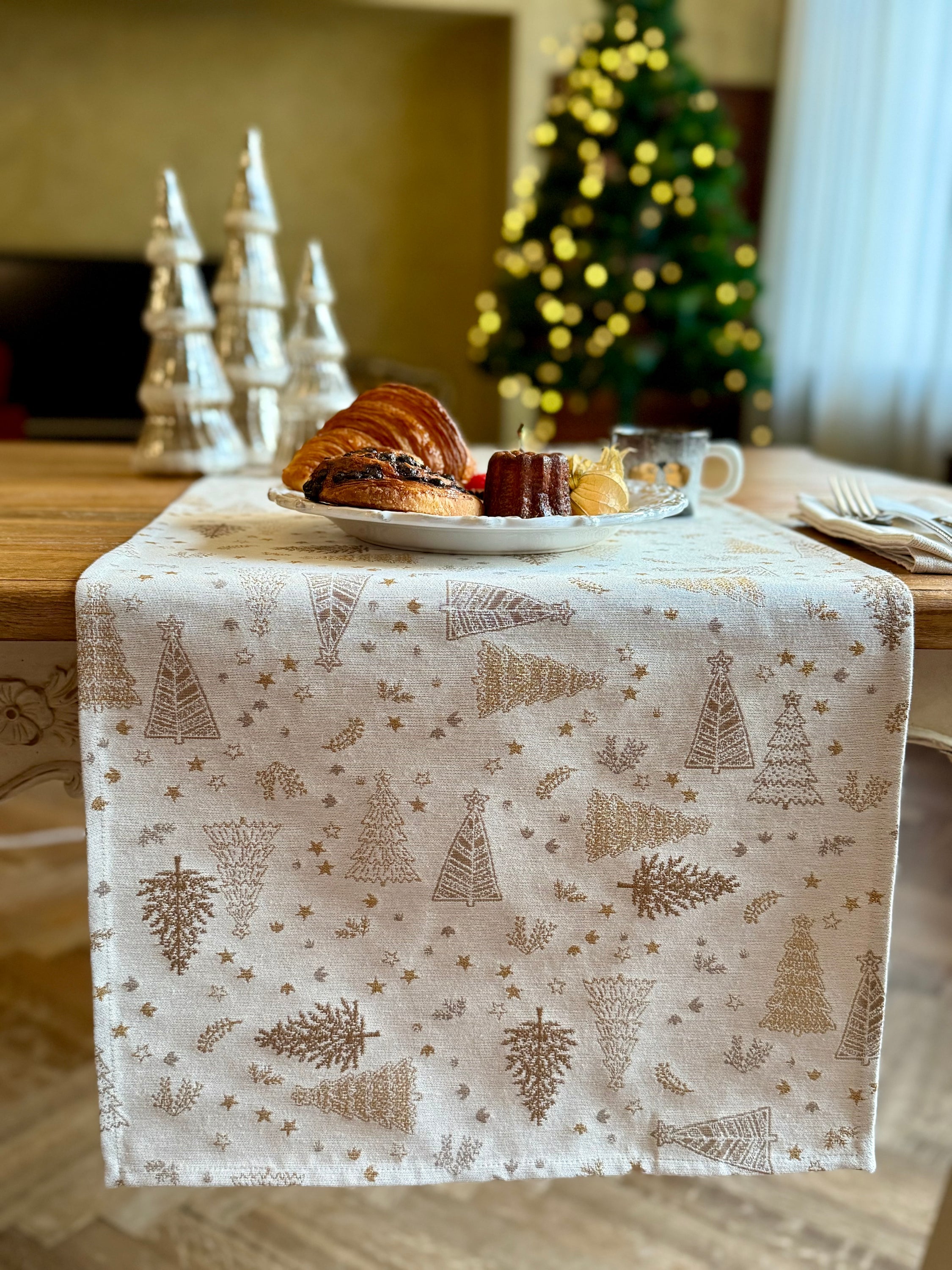 Light Christmas Table Runner, different sizes | Golden Forest
