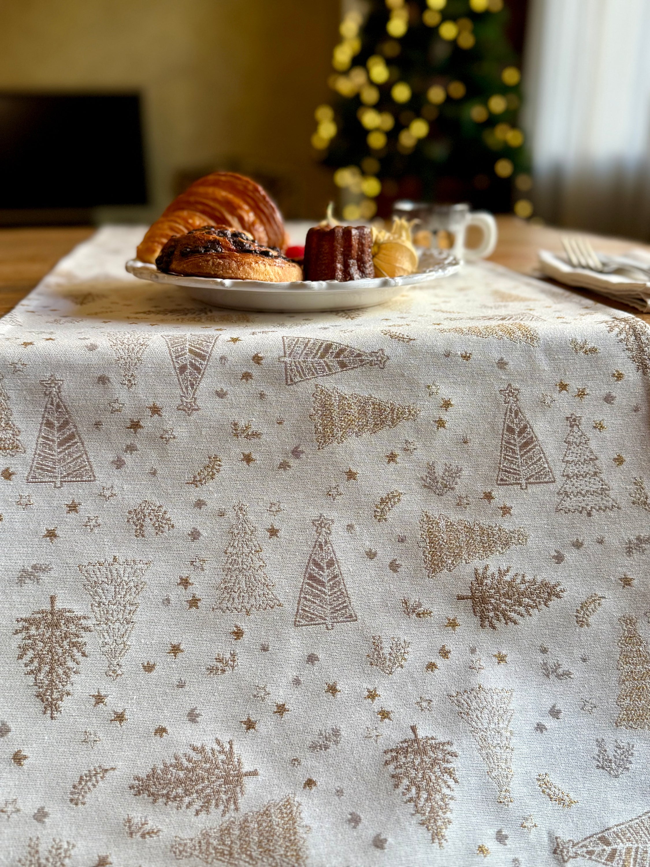 Light Christmas Table Runner, different sizes | Golden Forest